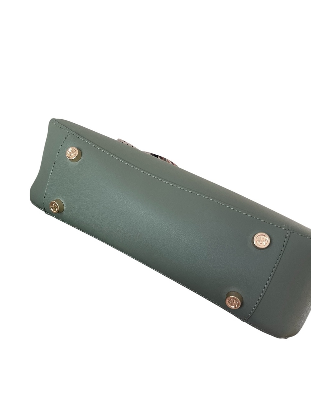 Anne Klein Elegant Green Shoulder Tote with Gold Lock and Magnetic Closure. - Picture 3 of 5